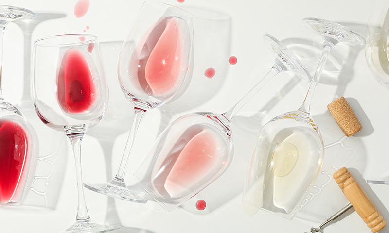 グラスとワイン